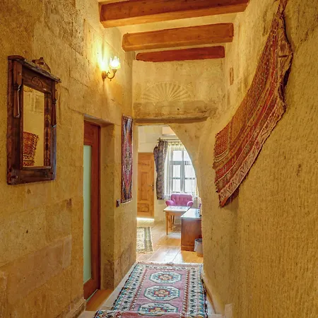 Avilla Cave Hotel *